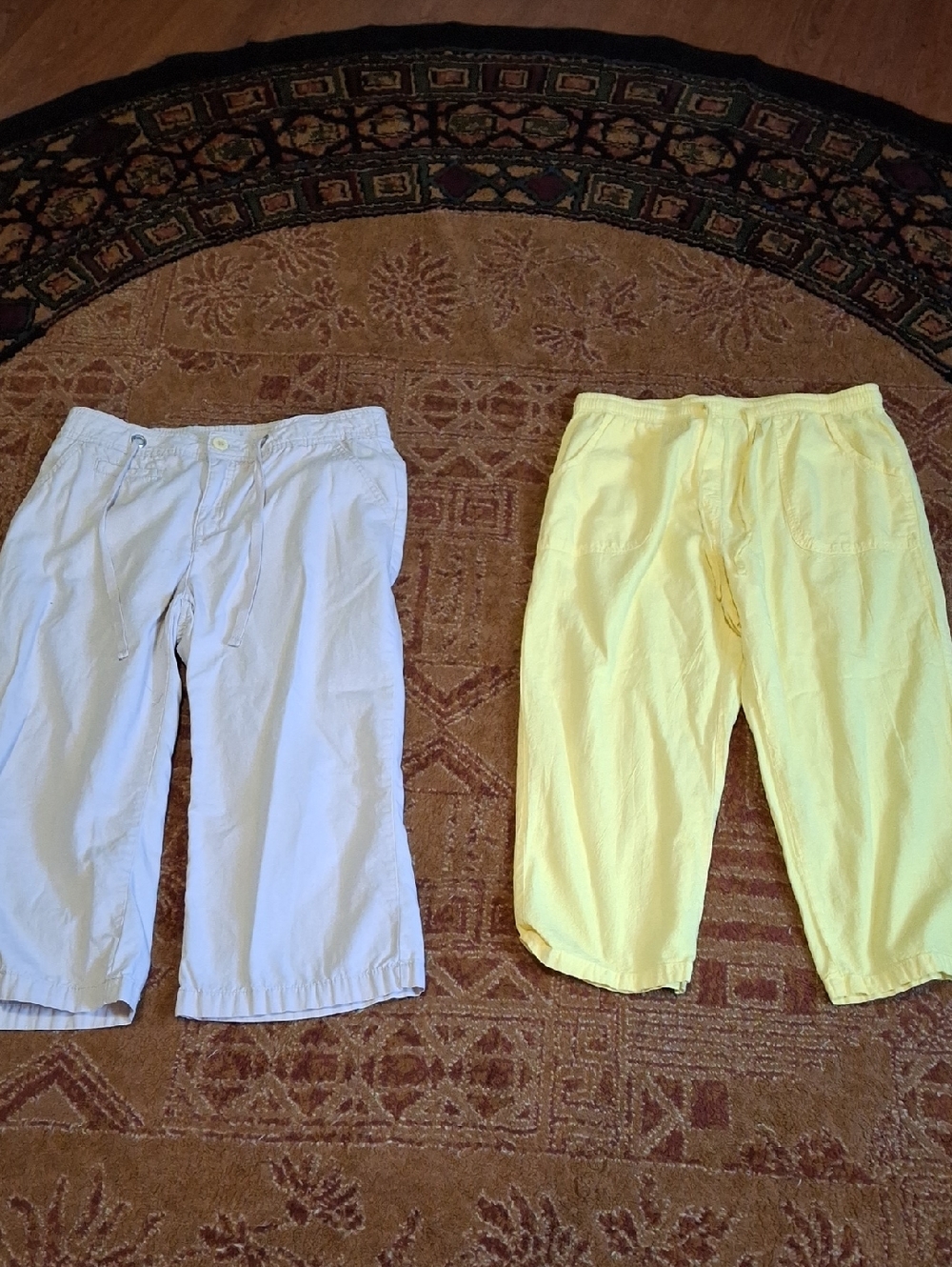 Basic Editions Women's Capris - White and Pale Yellow (Jea077)
